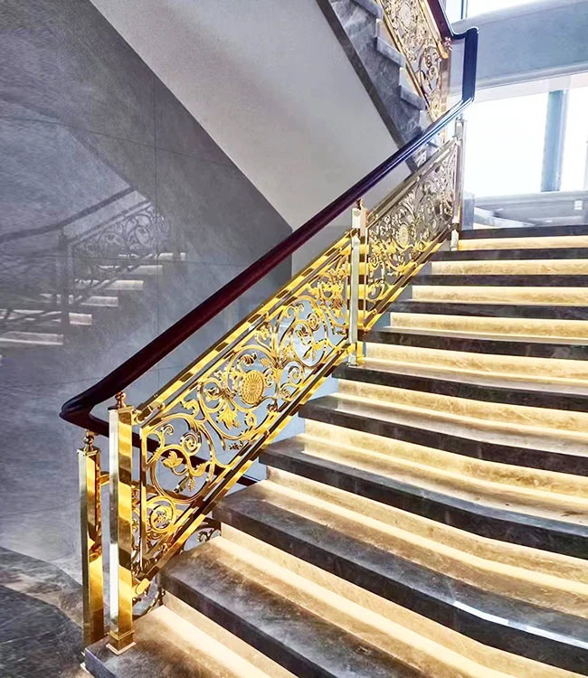 Hur förbättrar en trappskräck säkerhet och stil i modern arkitektur?